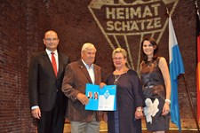 Heimatminister Albert Füracker und Kunstministerin Prof. Dr. med. Marion Kiechle prämieren 100 Heimatschätze